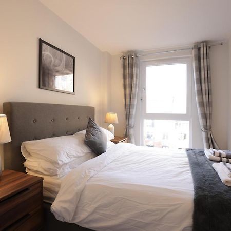 Southbank Leeds Apartment. New! With Free Parking Luaran gambar