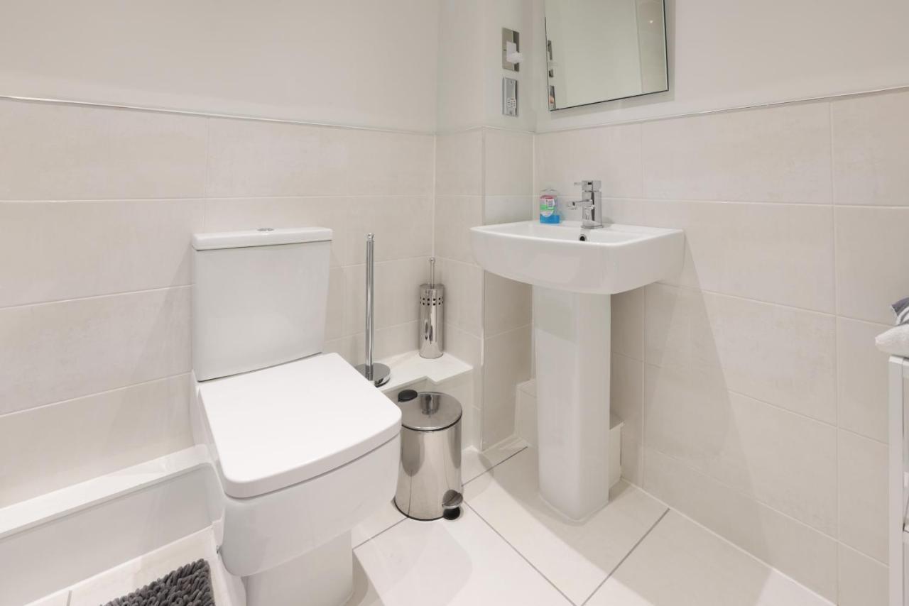 Southbank Leeds Apartment. New! With Free Parking Luaran gambar