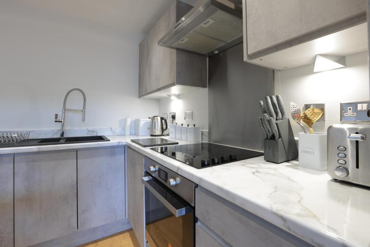 Southbank Leeds Apartment. New! With Free Parking Luaran gambar