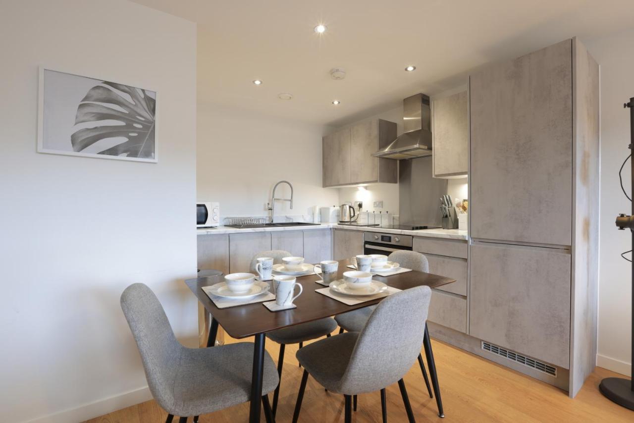 Southbank Leeds Apartment. New! With Free Parking Luaran gambar