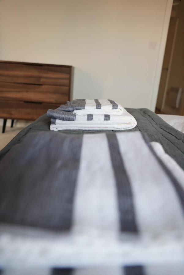 Southbank Leeds Apartment. New! With Free Parking Luaran gambar