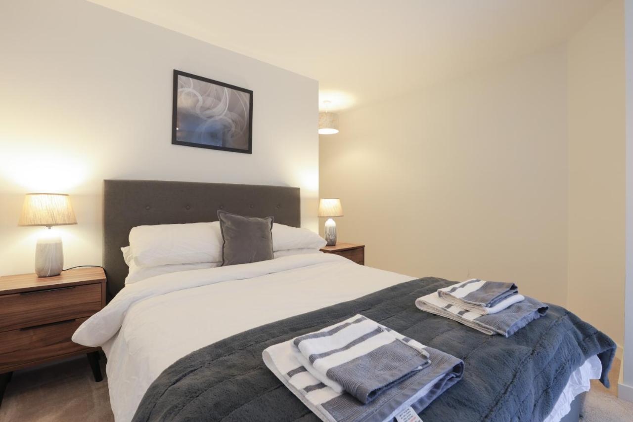 Southbank Leeds Apartment. New! With Free Parking Luaran gambar